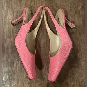 Karen Scott slingback heels in a Vibrant pink textured faux leather size 7..5